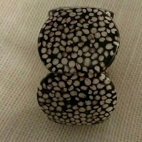 Stretch Resin Chunky Bangle Bracelet In Brown & Cream Pebble Design OS - Picture 2 of 2